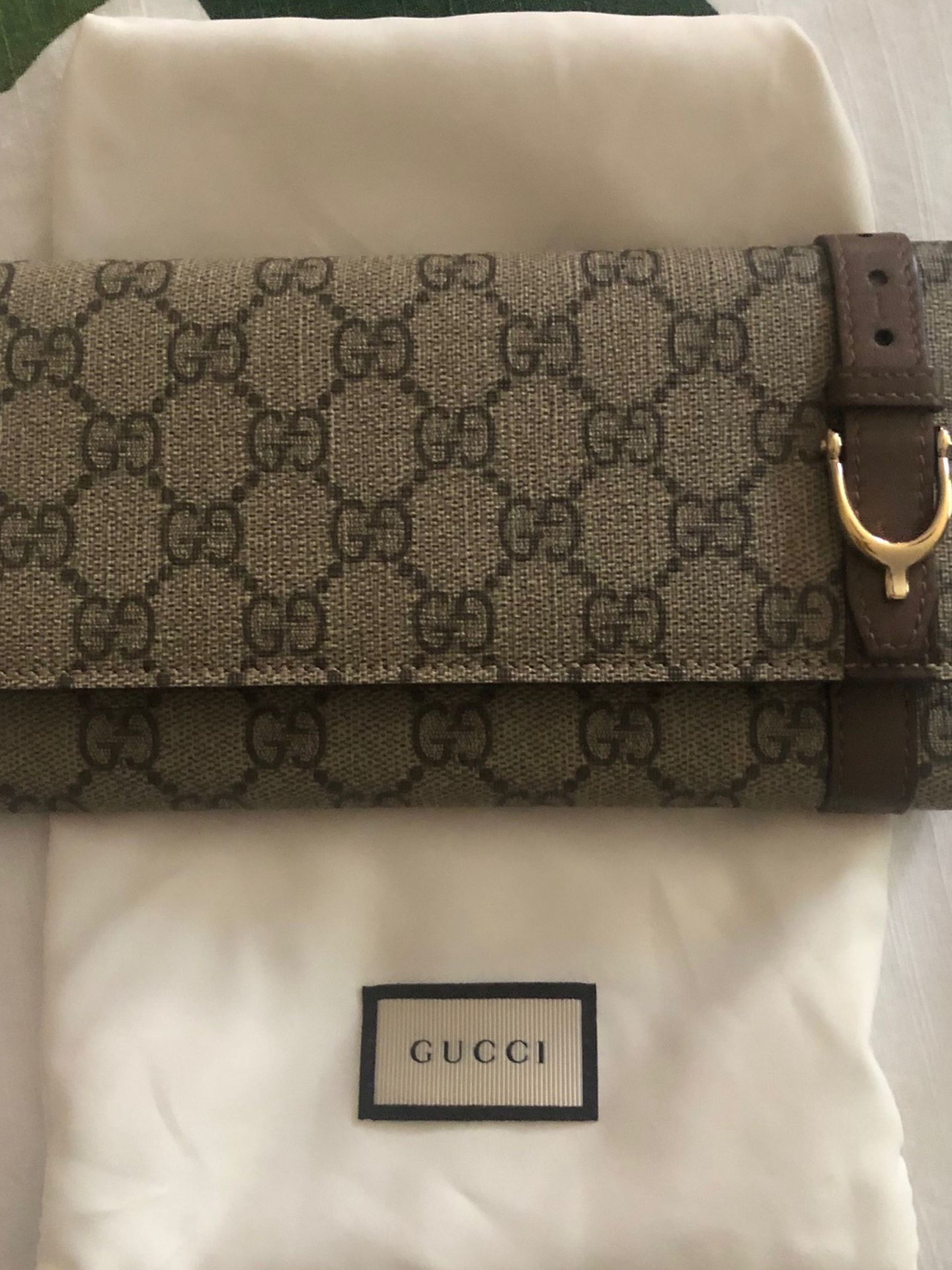 Gucci GC Wallet - Authentic - New- Includes Dust Bag And Box