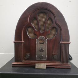 Crosley Collector's Edition 1932 Cathedral Radio
