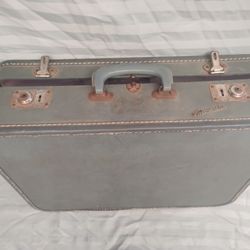 $35 VINTAGE SUITCASE 