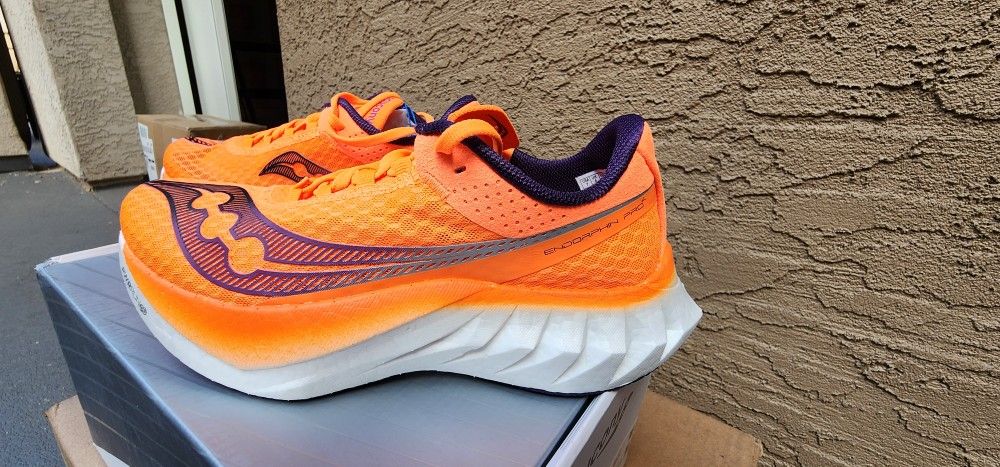 NEW Saucony Endorphin Pro 4 Men's Size 7 (Women's 9)