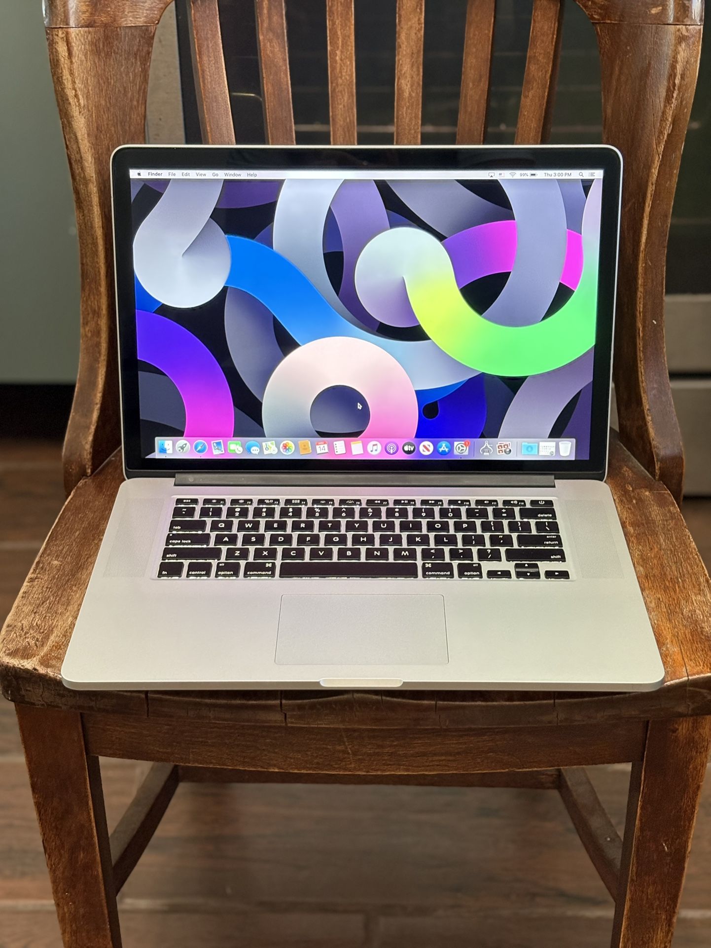 2014 MacBook Pro 2.5ghz i7 16gb 512gb ssd