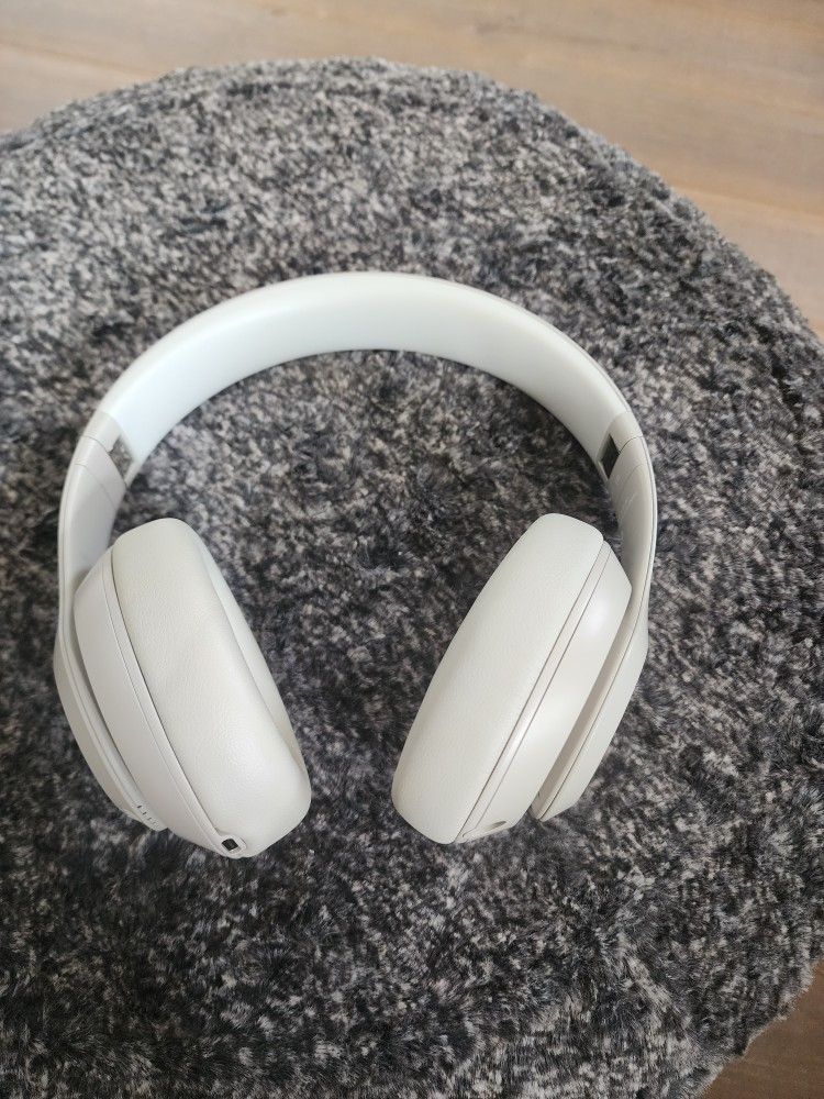 Beats Studio Pro - Wireless Noise Cancelation -Sandstone