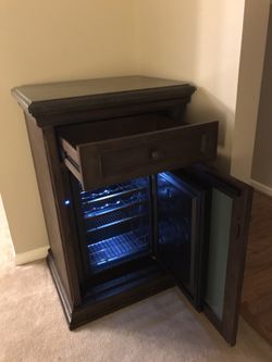 Tresanti Madison Thermoelectric Wine Cooler New in box for Sale in