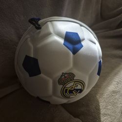 Real madrid mochila Azul/Blanco como se muestra la foto
