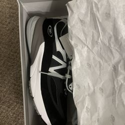 BRAND NEW 990 Size 10