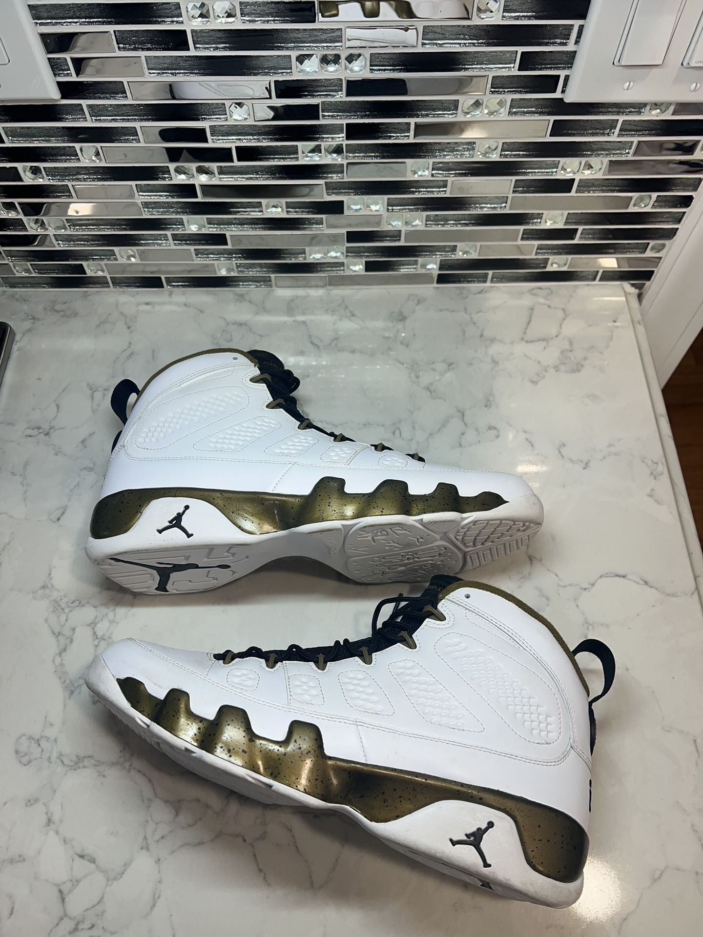 Air Jordan 9 Statue