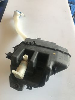2003-2006 Infiniti g35 windshield washer bottle