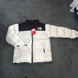 White north face puffer 700