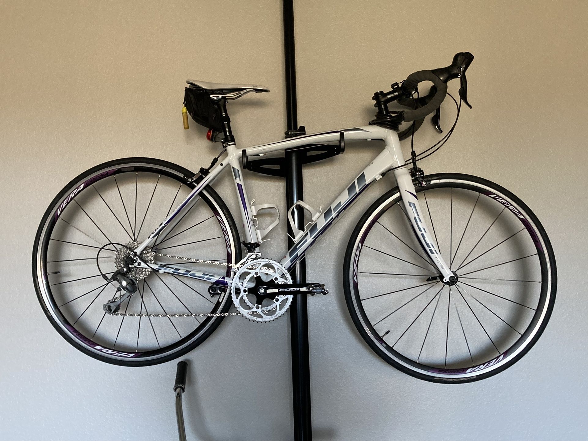 Women’s Fuji Road Bike - $250