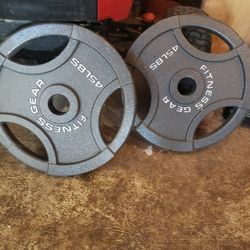 300lb Olympic Weight Set. 255lb Plates + 7ft Bar -Like New 
