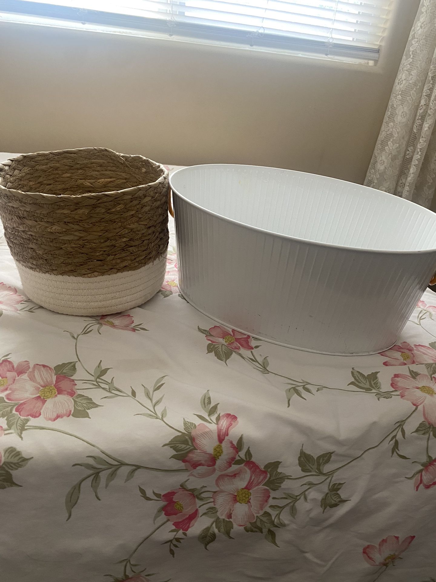 Storage containers