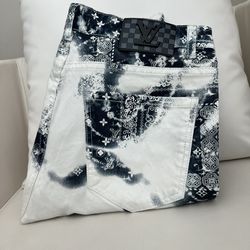 Men’s pants jeans style cut