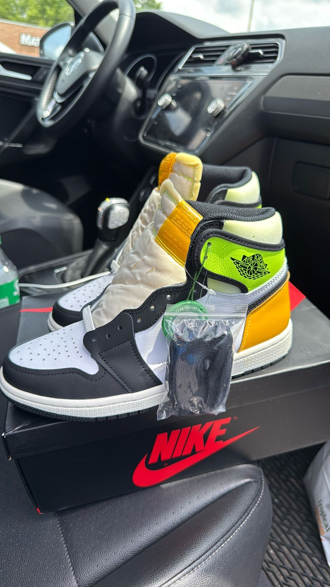 Air Jordan 1 Retro High OG “Black Volt”