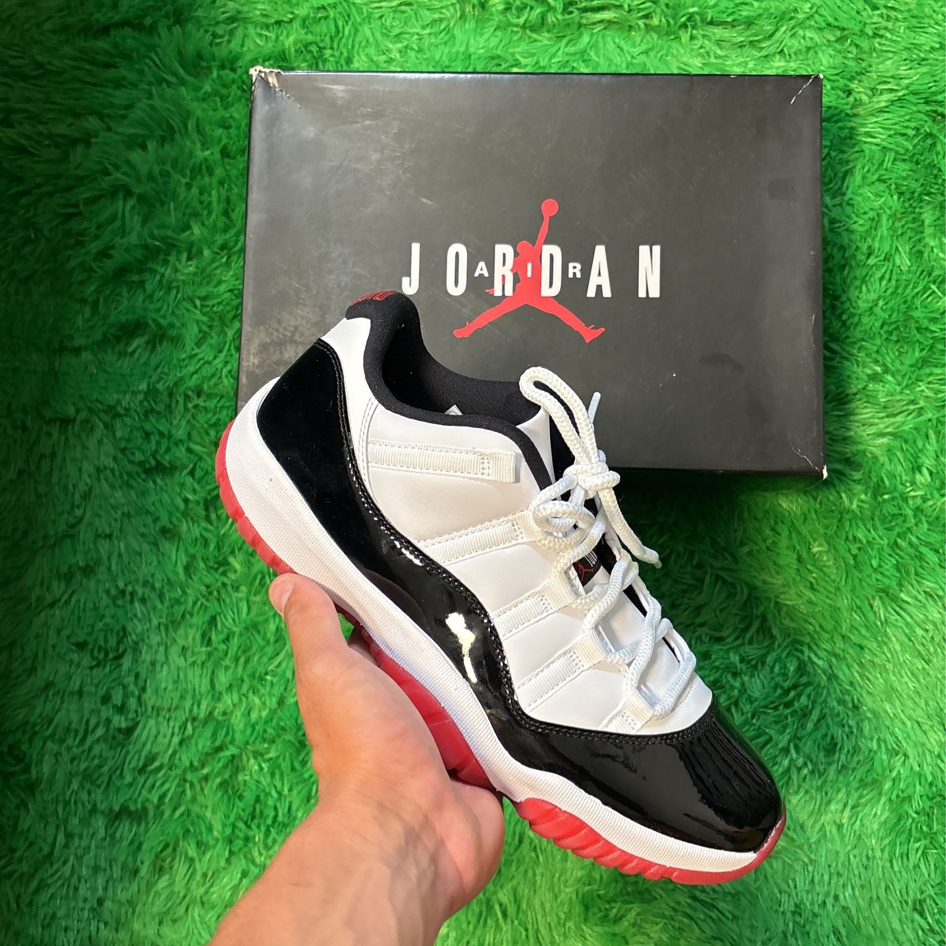 Jordan 11 Low “Bred”