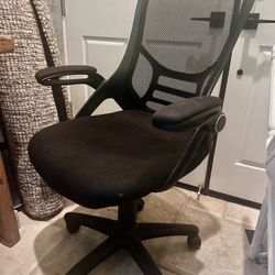 Mesh Black Office Chair On Wheels , Swivels Seat Height Can Be Changed