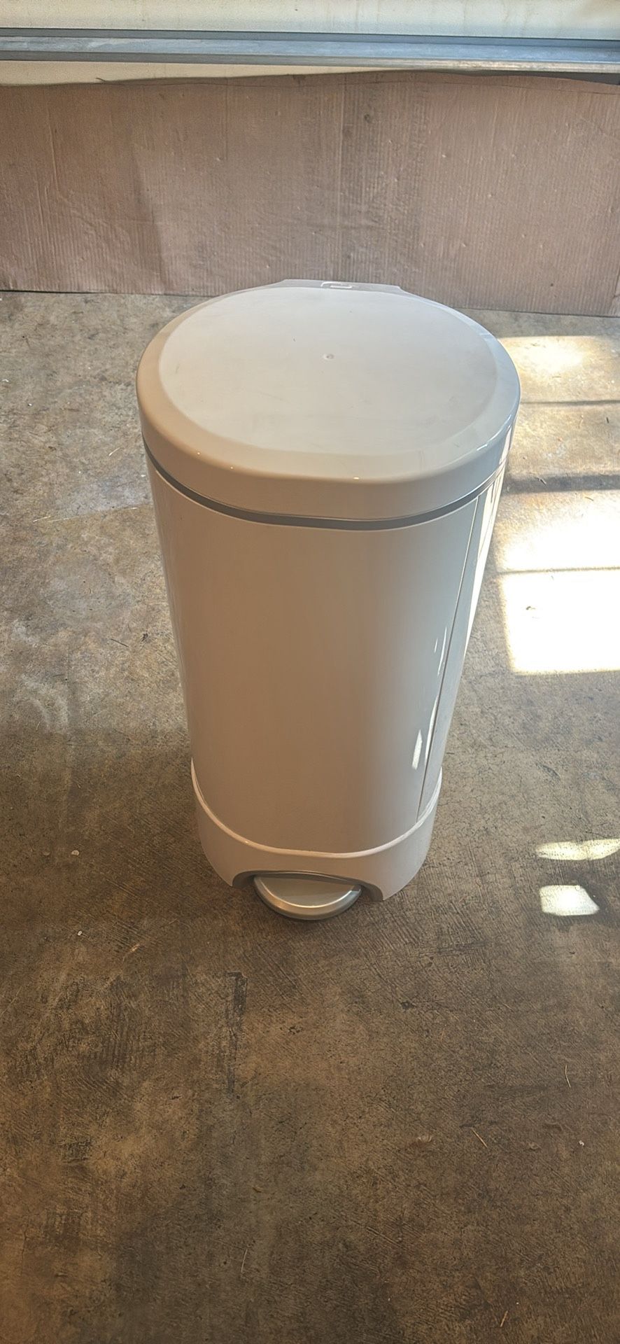 Munchkin diaper pail