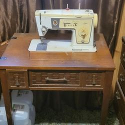 Singer Sewing Machine 