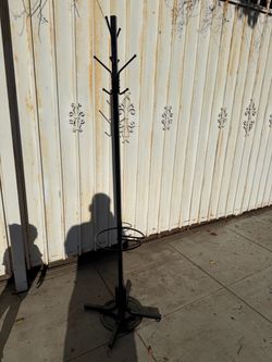 Coat tree hanger - Perfect Condition (Like New)