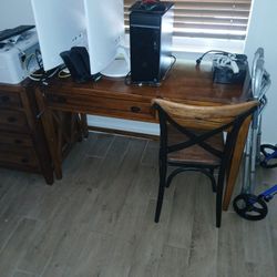 Desk/Drawer/Chair