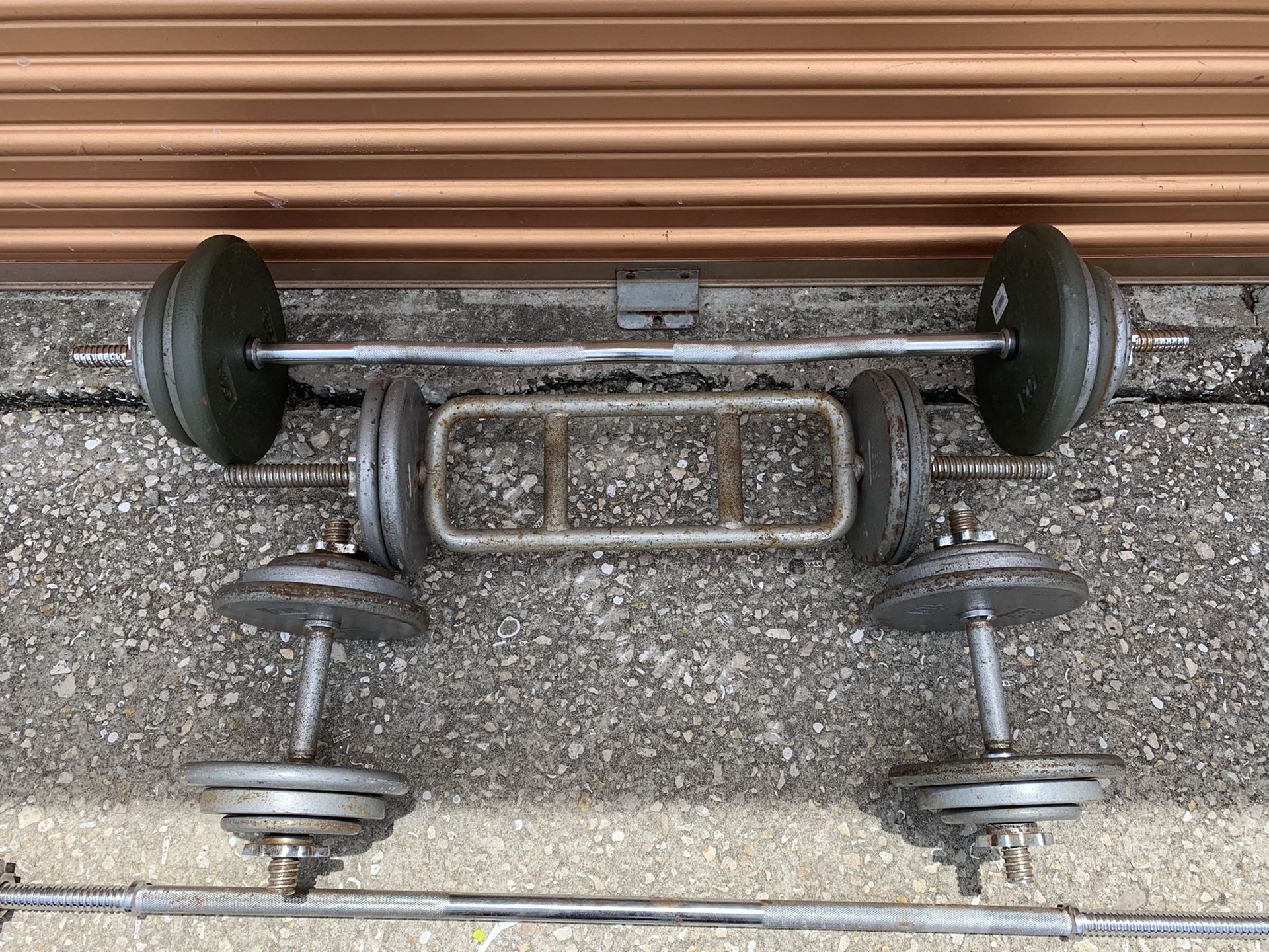 200 Lb Weight Set With Curl / Bicep Bar, Tricep Bar & Straight Barbell, Dumbbell Handles