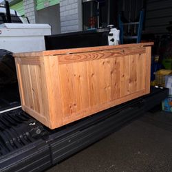 Outdoor storage box