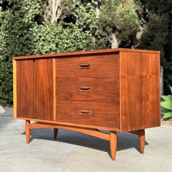 Mid Century Modern Walnut Dresser TV Stand Sideboard Credenza Cabinet