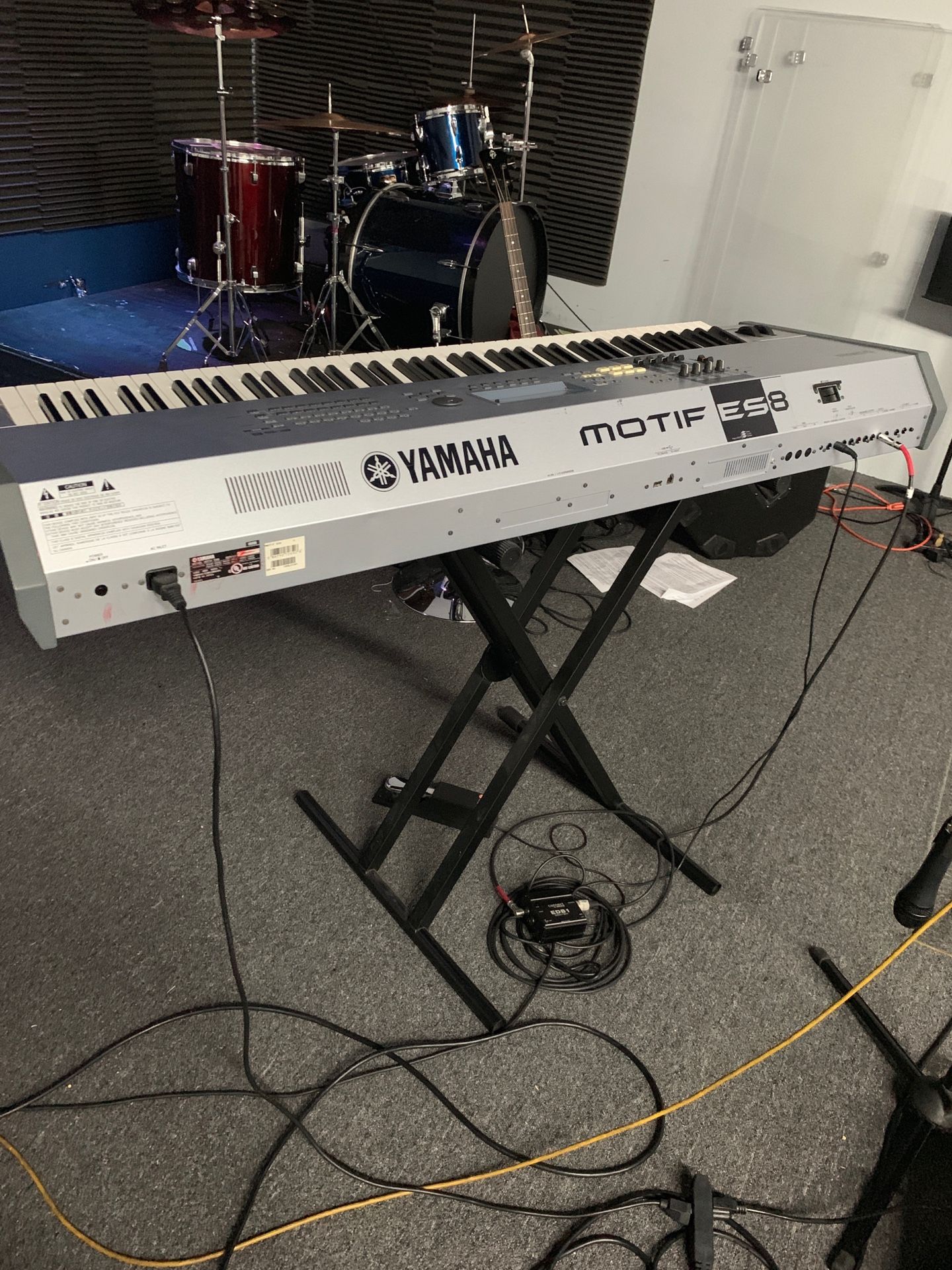 Keyboard- Yamaha Motif ES-8 with stand