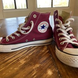 Converse Woman Size  7.5 