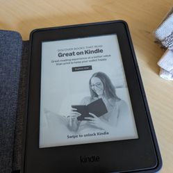 Amazon Kindle Paperwhite + Leather case