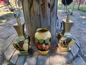 VASES, LAMPS, RECORDS, CDS AND CASSETTE TAPES $10 EACH FINAL PRICE SEE ALL PICTURES AND READ DESCRIPTION