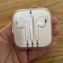 Apple Headphones Auxiliary Connection In Excellent Condition