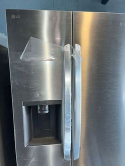 LG 36" (27cu.ft.) Standard-Depth side by side refrigerator