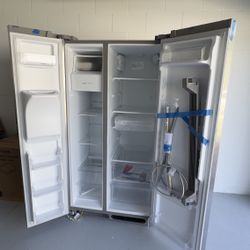 🔥 Brand New Frigidaire Refrigerator – Never Used! 🔥