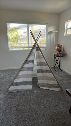 Pillow fort TeePee