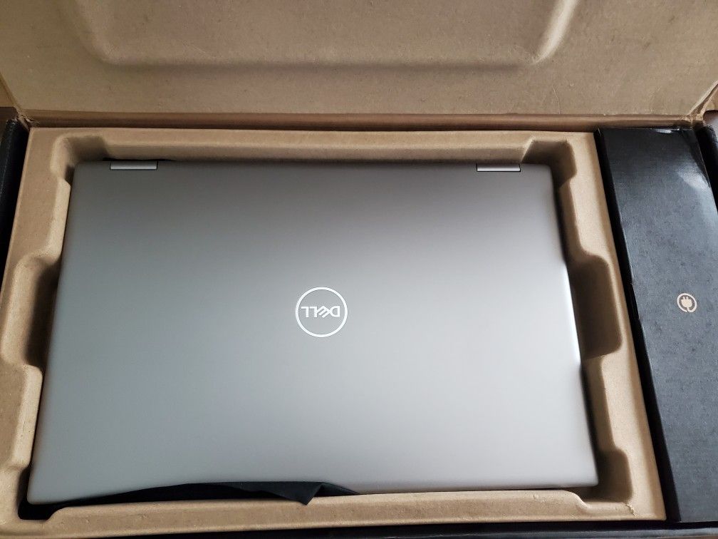 *New* Dell Laptop 7780