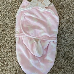 New Blankets & beyond baby swaddle 0-3 months 