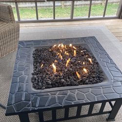 Propane fire pit Like New!!!