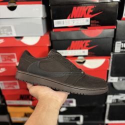 DS Jordan 1 Low Travis Scott Velvet Brown size 9 And 9.5