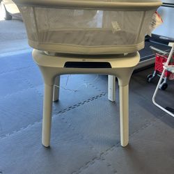 4Moms Bassinet - $200 OBO