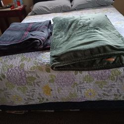 Blankets for sale 10.00 n 5.00