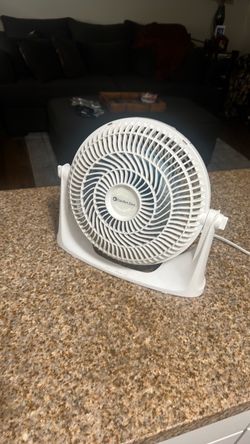 Personal comfort fan