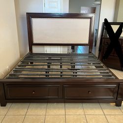 King Size bed frame, sturdy and strong, good conditions 