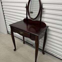 Antique Queen Anne Style Vanity Table with Mirror (29 x 17)