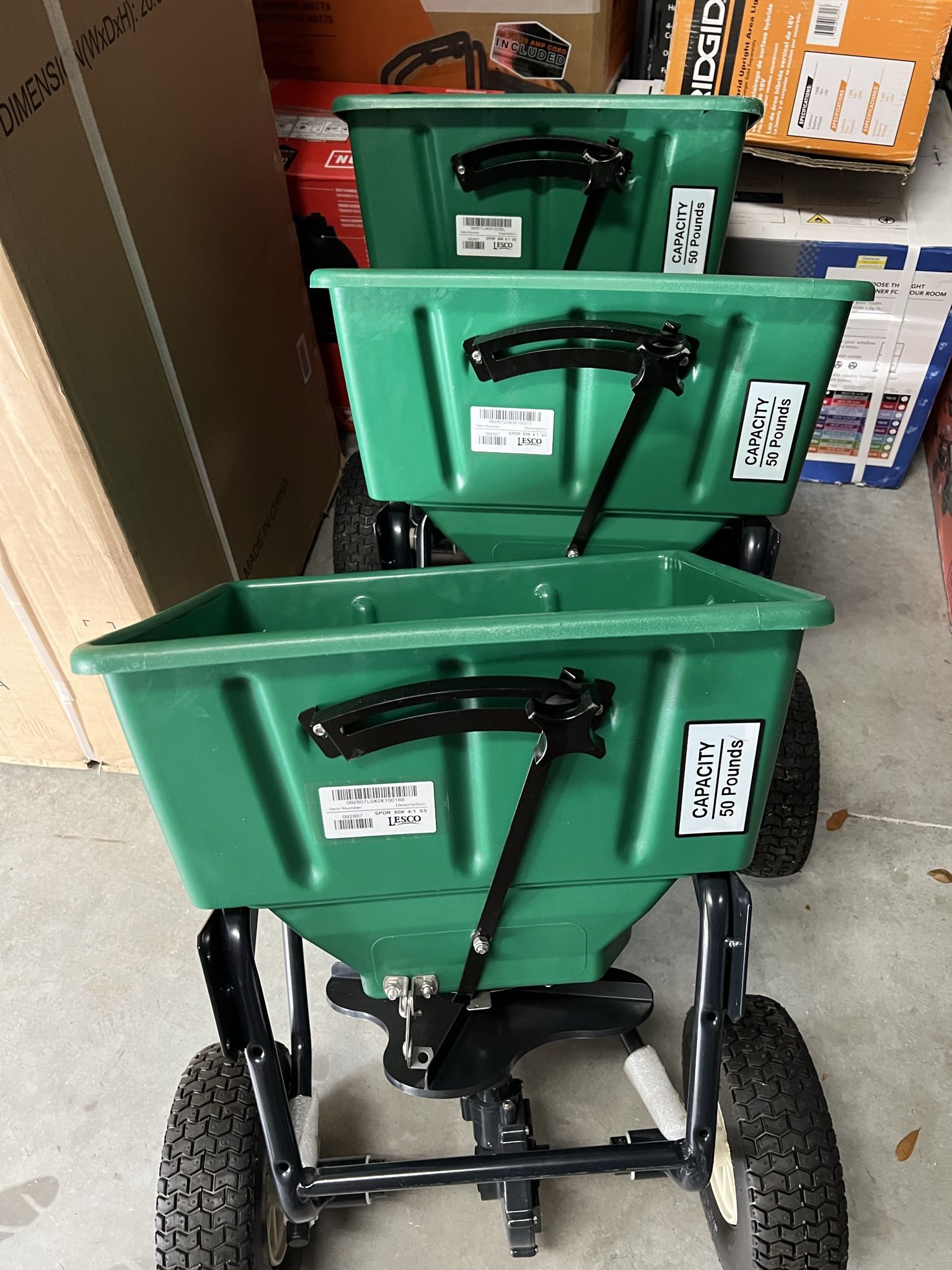 BRAND NEW Lesco Broadcast Spreader Model 092807 for Sale in Pembroke