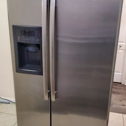 GE Refrigerator 