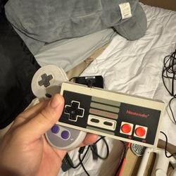 NES AND SUPER NINTENDO ORIGINAL CONTROLLERS 