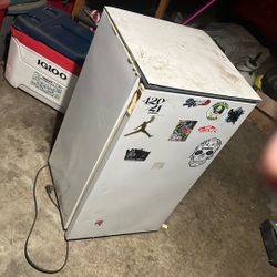 Mini Fridge 