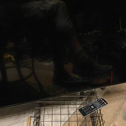 43"Vizio tv with remote.