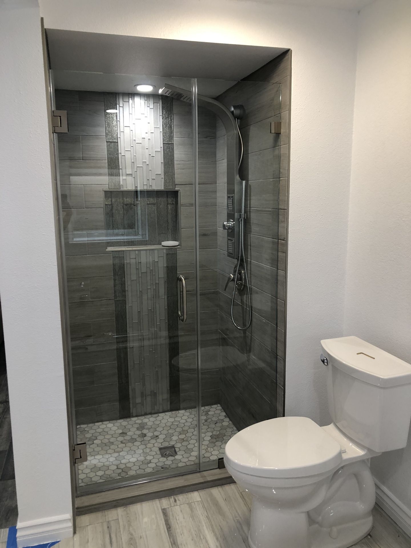 Shower door glass. Puertas de vidrio para baños