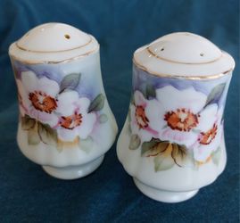 Magnolia by Lefton Salt and Pepper Shakers 